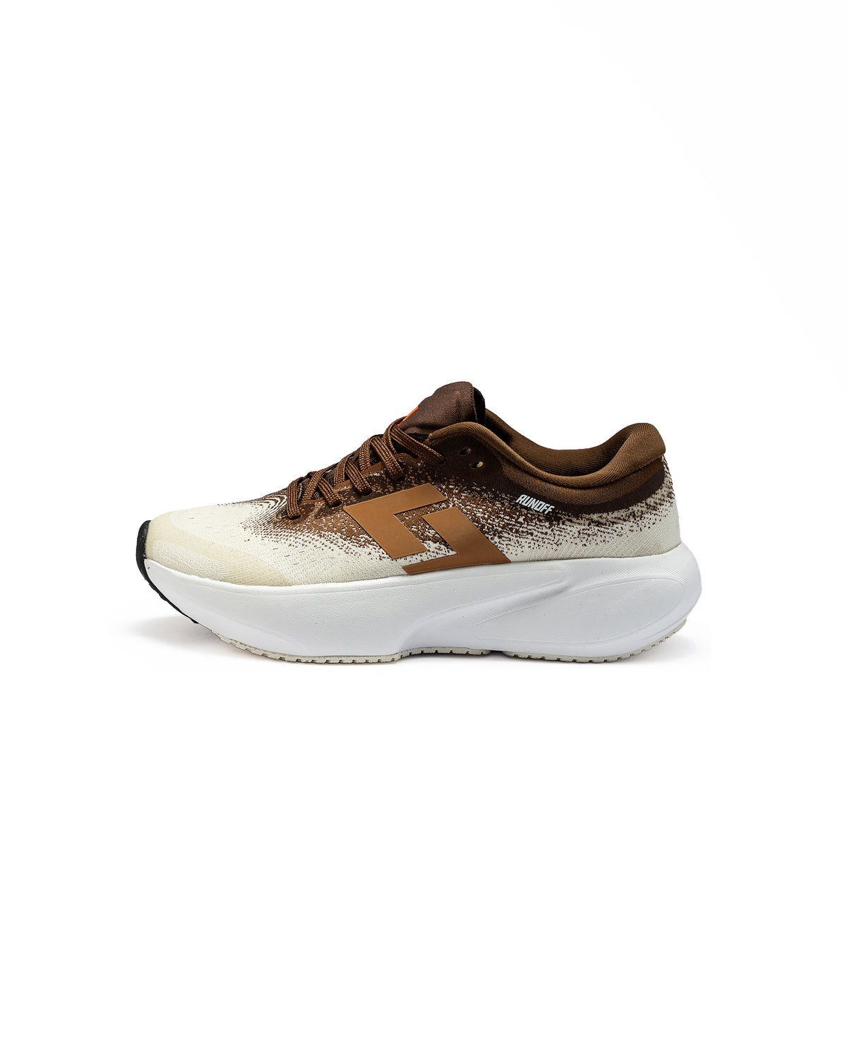 Zapatillas de running Orvit  marron, y blanco RunOff vista de perfil y acabados premium.