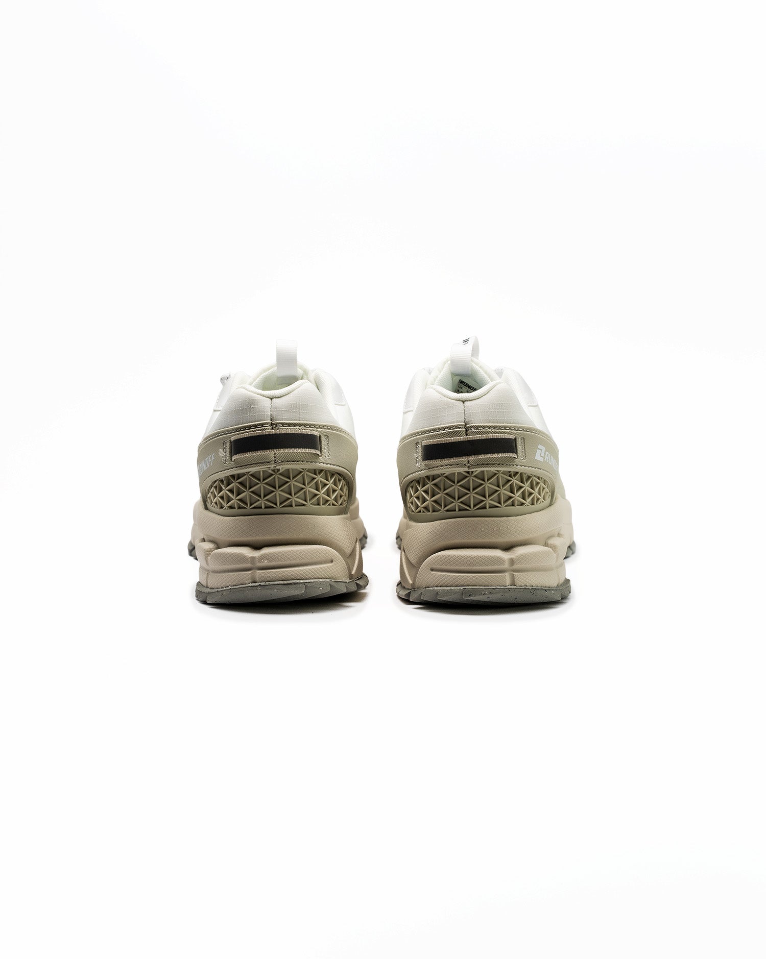 RunOff Peak Carbon Grey Mujer